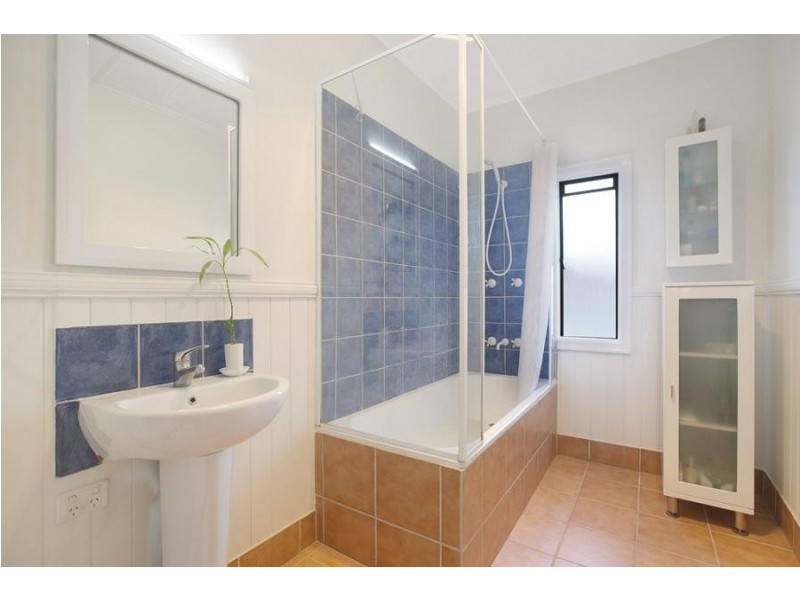 1/99 Riding Road, Hawthorne QLD 4171