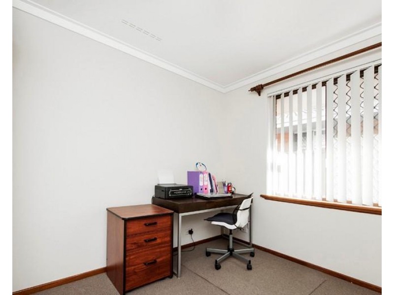 25 Cumberland Way, Bassendean WA 6054