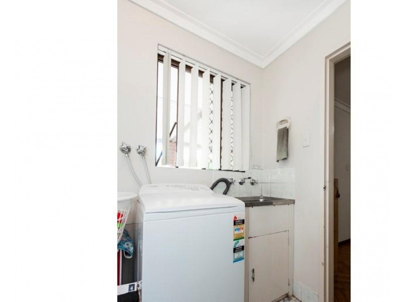 25 Cumberland Way, Bassendean WA 6054