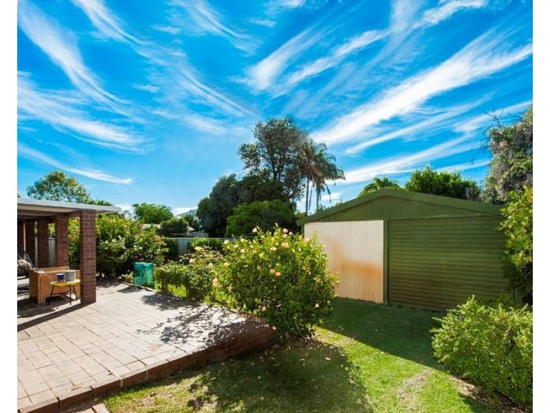 25 Cumberland Way, Bassendean WA 6054