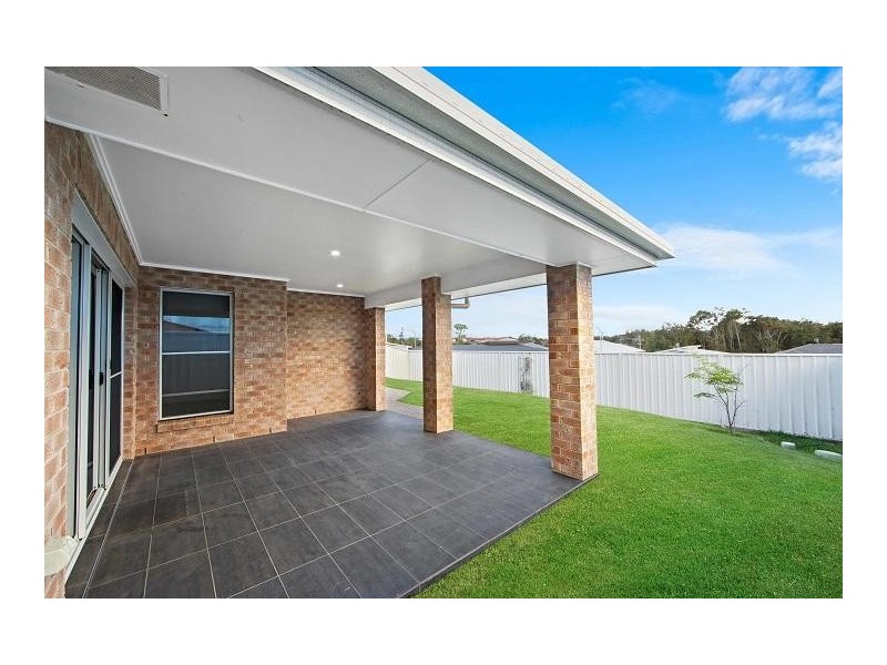 9 Aquarius Avenue, Lake Cathie NSW 2445