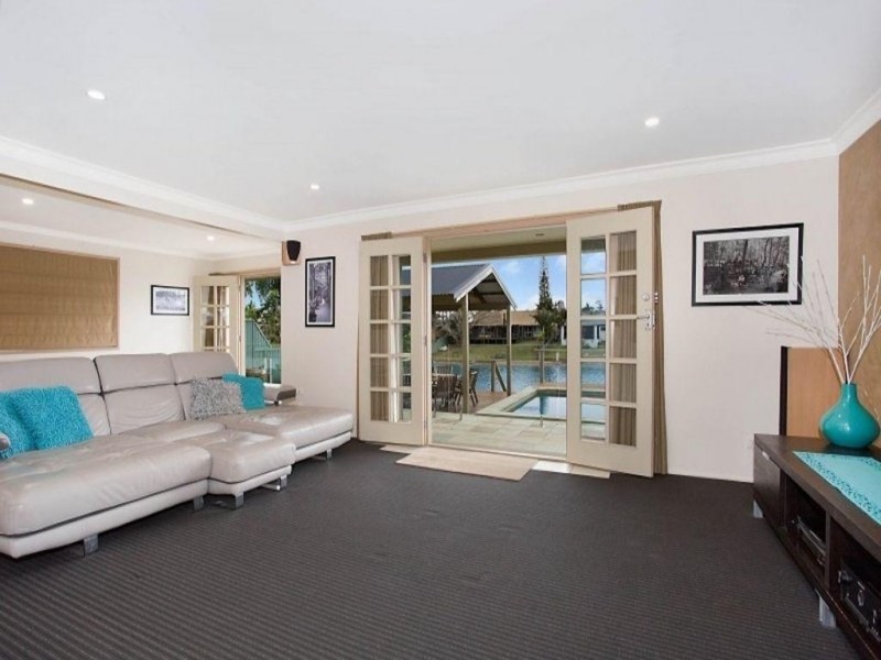 7 Rudder Court, Mermaid Waters QLD 4218