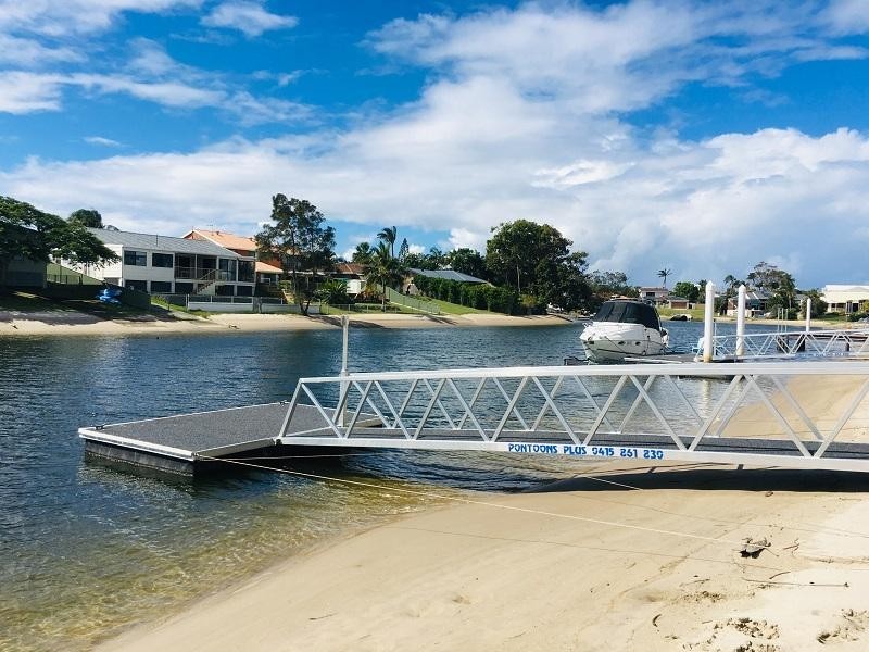 7 Rudder Court, Mermaid Waters QLD 4218
