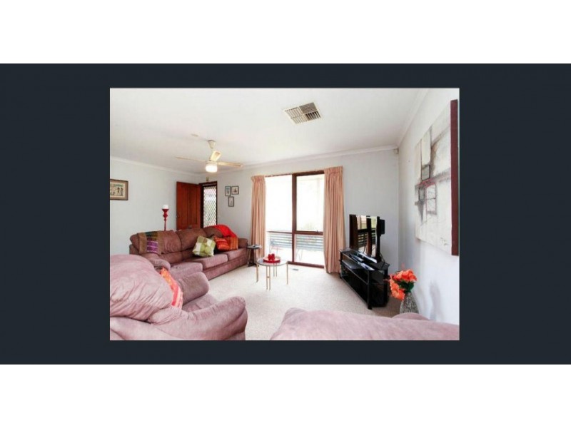 69 Willow Drive, Hampton Park VIC 3976