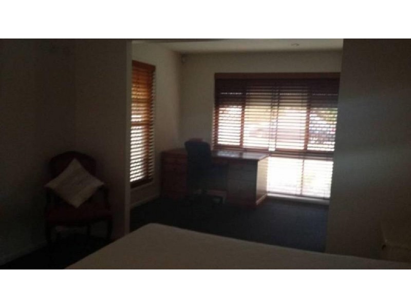 15 Bamburgh Street, Carindale QLD 4152