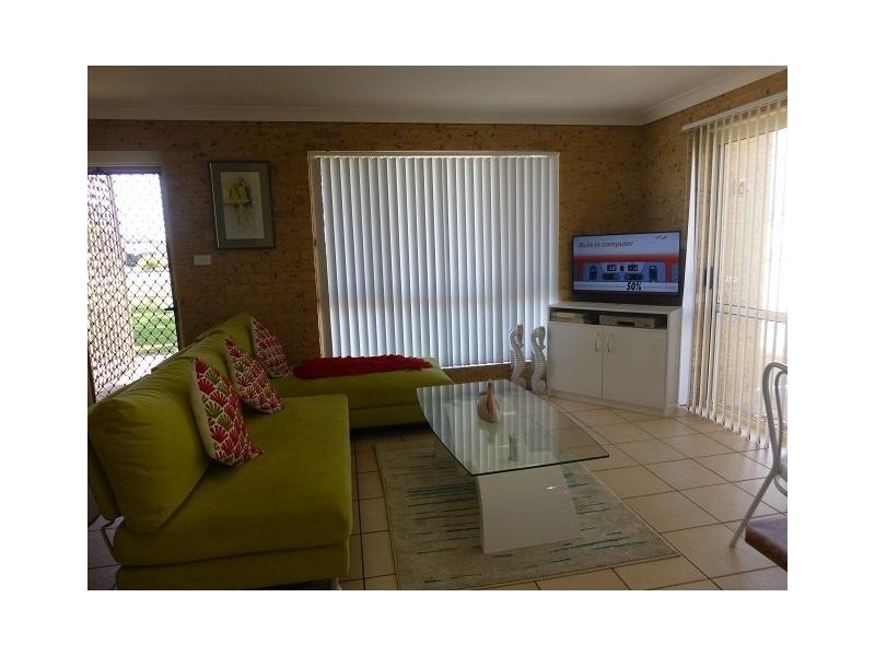 2/1517 Ocean Drive, Lake Cathie NSW 2445