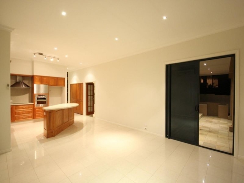 41 Meadowlake Drive, Carrara QLD 4211