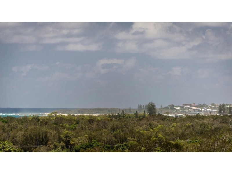 * Martinelli Avenue, Banora Point NSW 2486