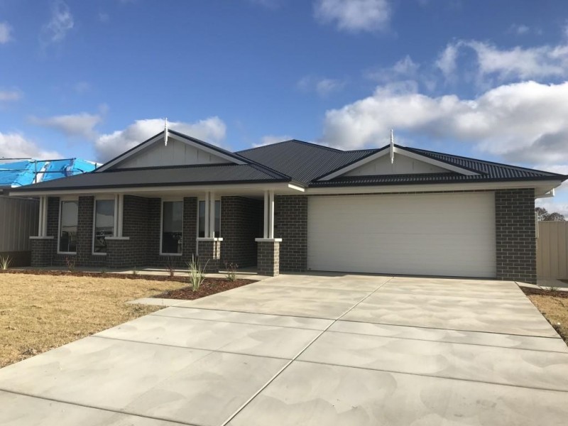23 Morris Crescent, Gobbagombalin NSW 2650