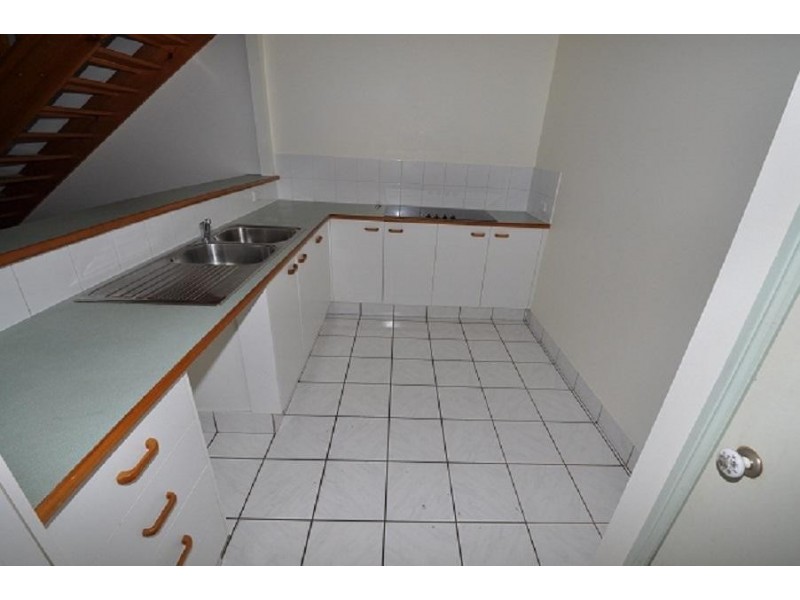 6/130 Plateau Crescent, Carrara QLD 4211