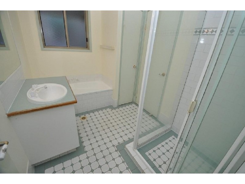 6/130 Plateau Crescent, Carrara QLD 4211