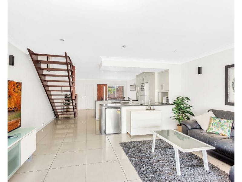 2/14 Aquila Court, Mermaid Waters QLD 4218