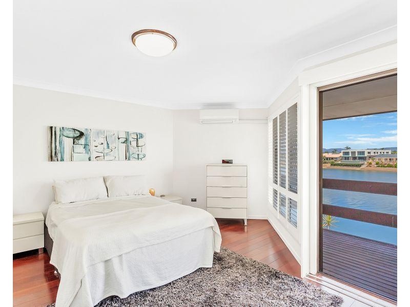 2/14 Aquila Court, Mermaid Waters QLD 4218