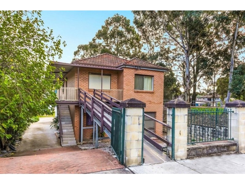 542 Henry Lawson Drive, East Hills NSW 2213