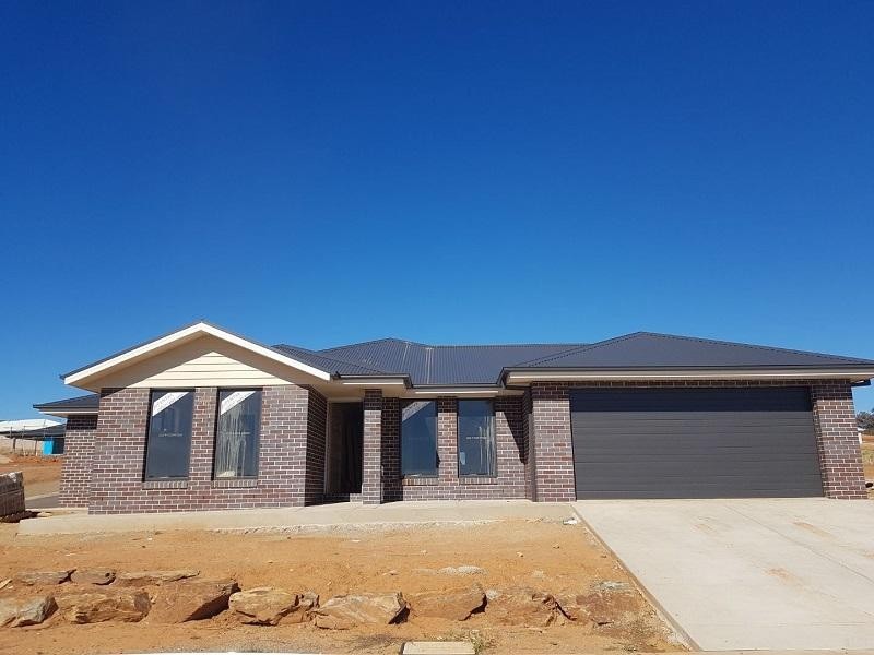 2/51 Deakin Avenue, Lloyd NSW 2650