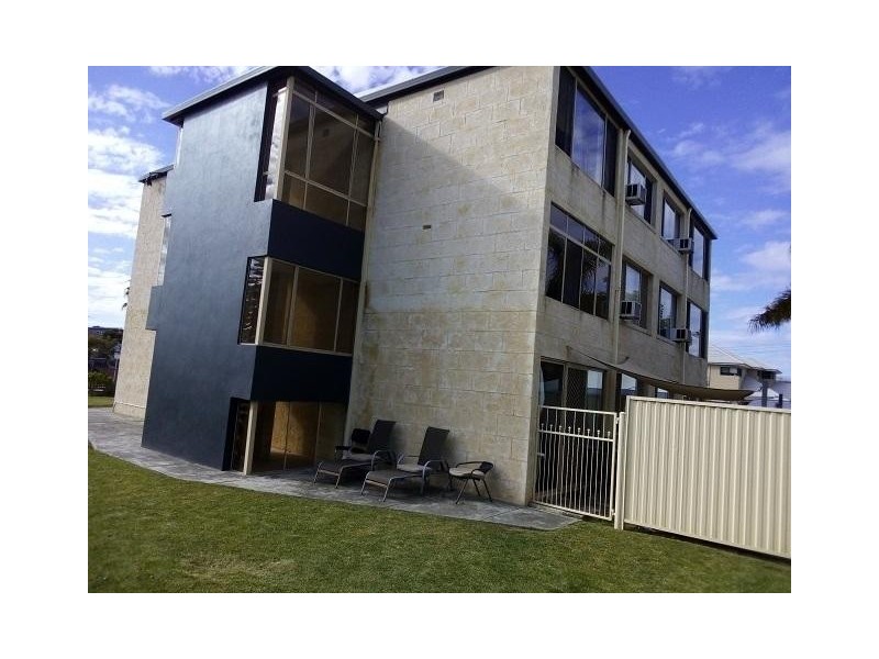 13/1 Douro Road, South Fremantle WA 6162