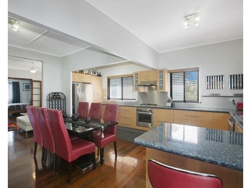 99 Riding Road, Hawthorne QLD 4171