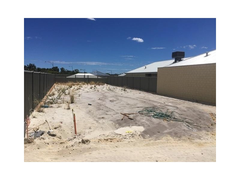 2 Needlewood Loop, Wandi WA 6167