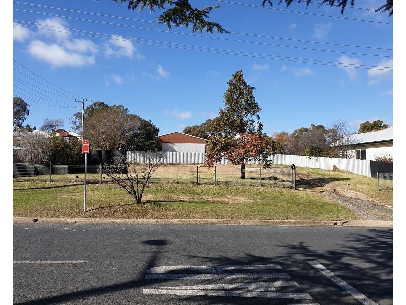 9 Blackett Avenue, Young NSW 2594