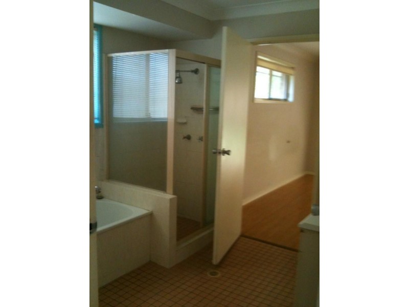 2/5 Becca Court, Arundel QLD 4214