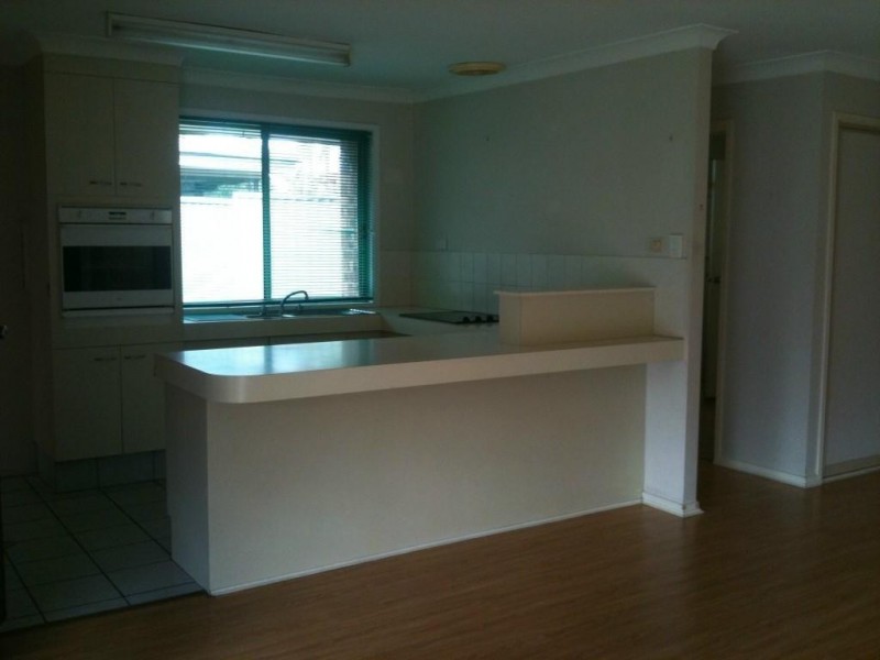 2/5 Becca Court, Arundel QLD 4214