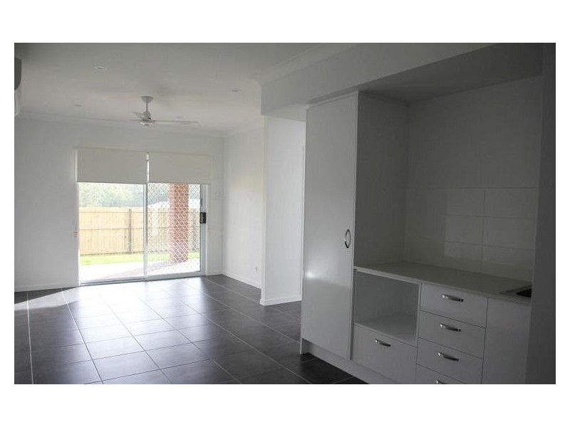 2/24 Arburry Crescent, Brassall QLD 4305