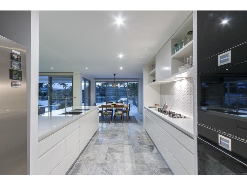 11 La Scala Court, Isle Of Capri QLD 4217