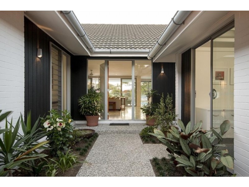 11 La Scala Court, Isle Of Capri QLD 4217