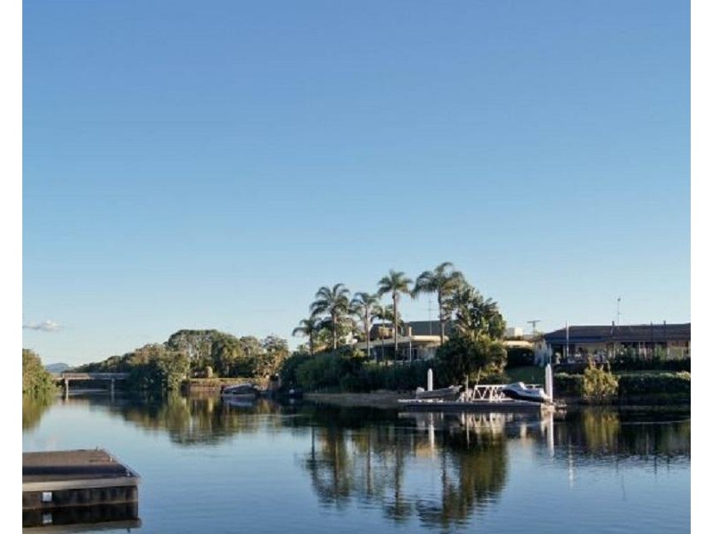 11 La Scala Court, Isle Of Capri QLD 4217