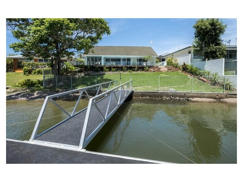 11 La Scala Court, Isle Of Capri QLD 4217