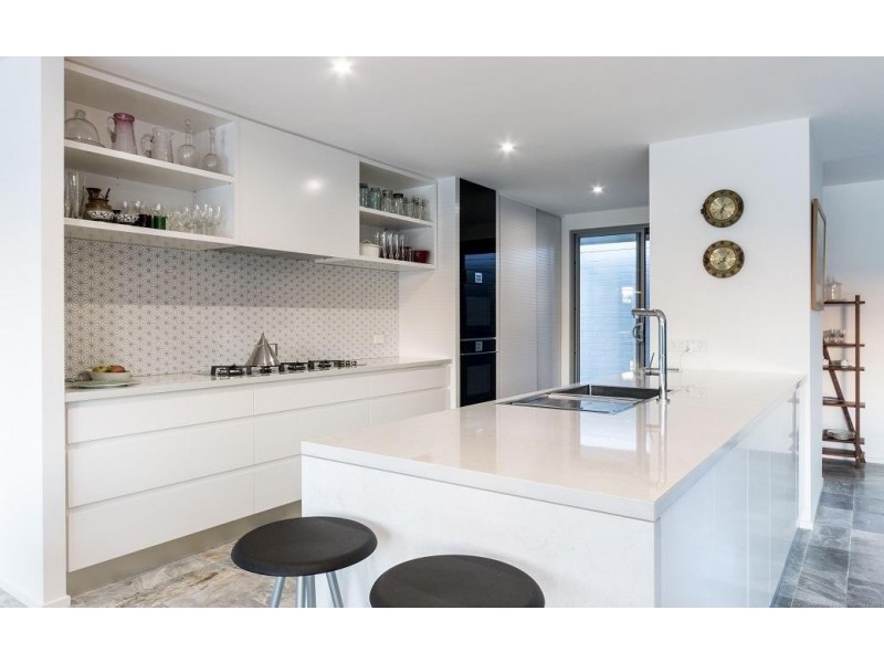 11 La Scala Court, Isle Of Capri QLD 4217