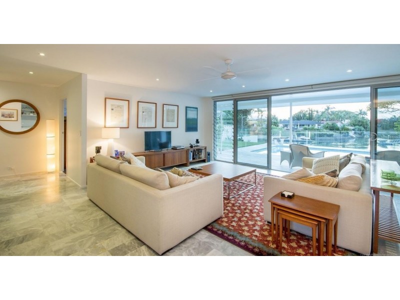 11 La Scala Court, Isle Of Capri QLD 4217