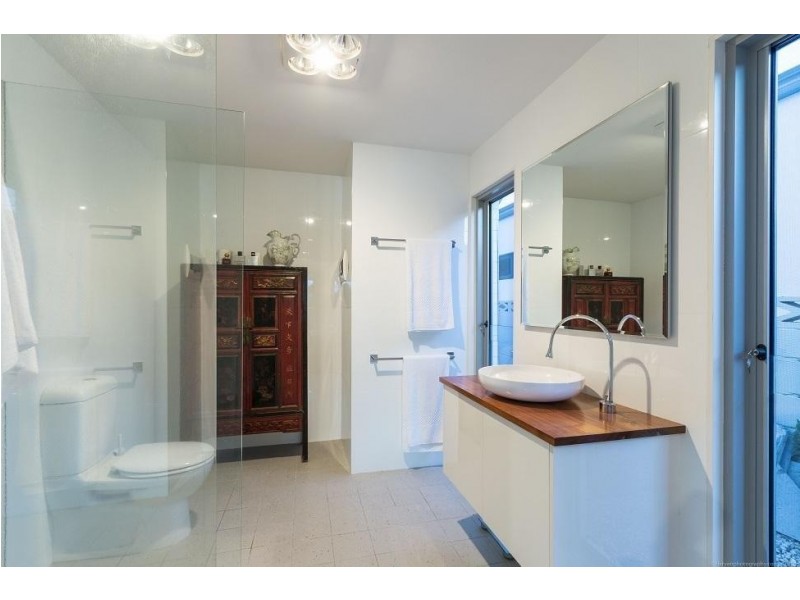 11 La Scala Court, Isle Of Capri QLD 4217