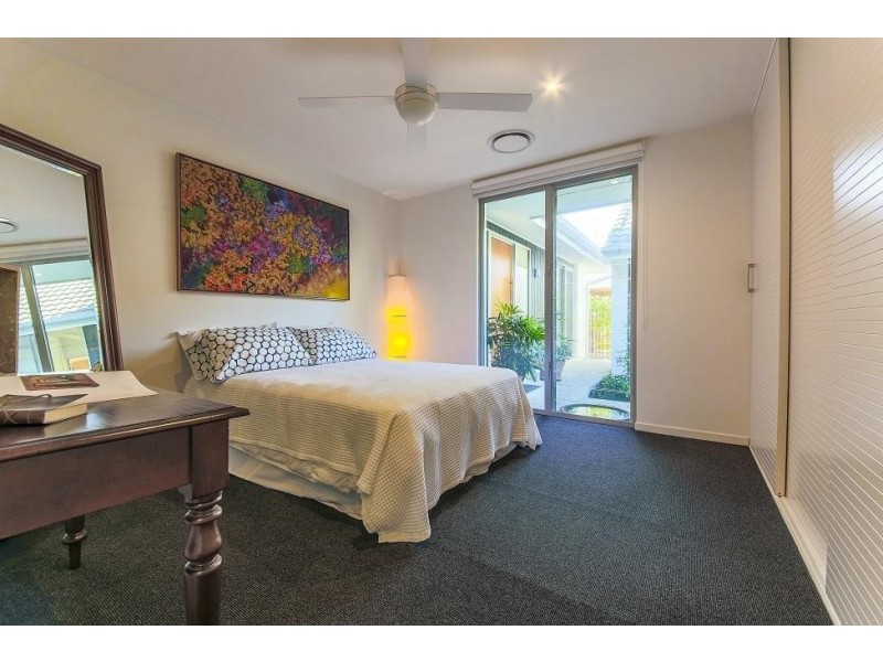 11 La Scala Court, Isle Of Capri QLD 4217