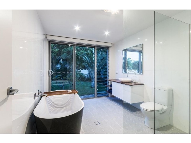 11 La Scala Court, Isle Of Capri QLD 4217