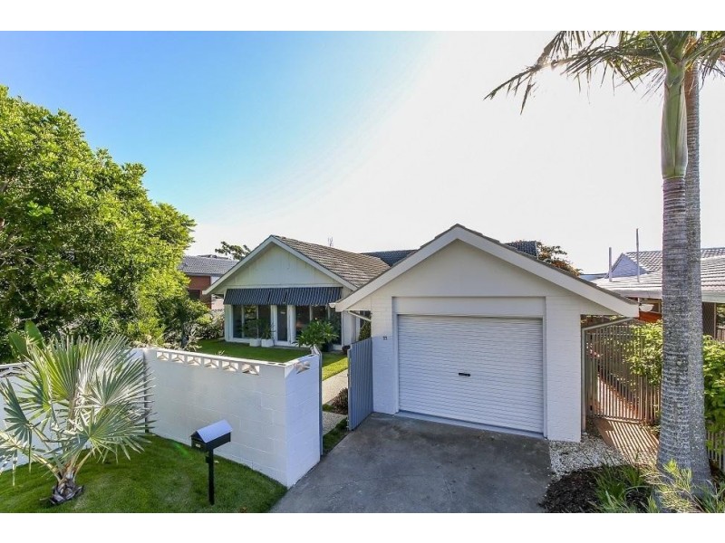 11 La Scala Court, Isle Of Capri QLD 4217