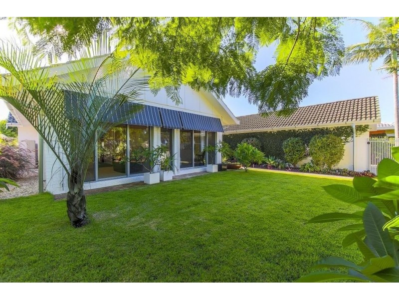 11 La Scala Court, Isle Of Capri QLD 4217