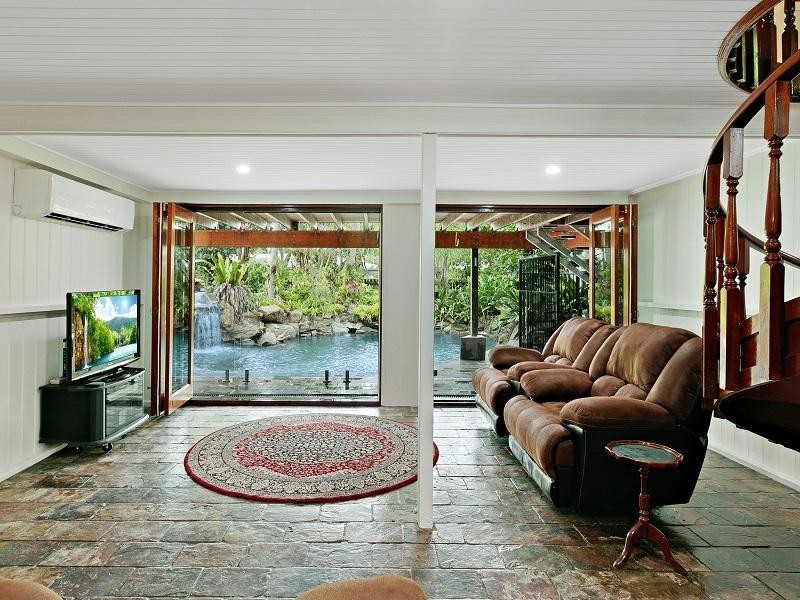 90 Charles Street, Manunda QLD 4870