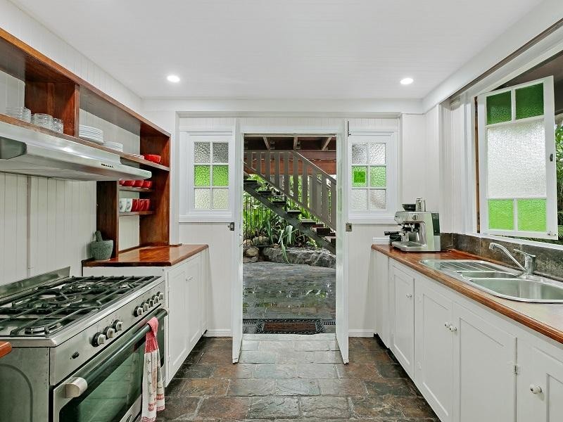 90 Charles Street, Manunda QLD 4870