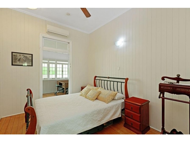 90 Charles Street, Manunda QLD 4870