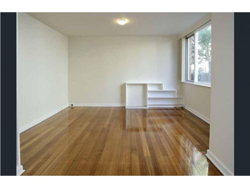 2/15 Beach Avenue, Elwood VIC 3184