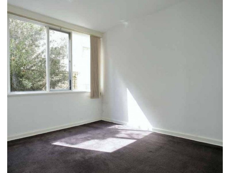 2/15 Beach Avenue, Elwood VIC 3184