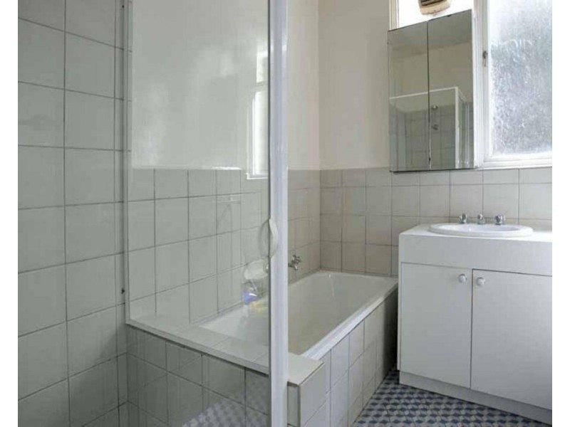 2/15 Beach Avenue, Elwood VIC 3184