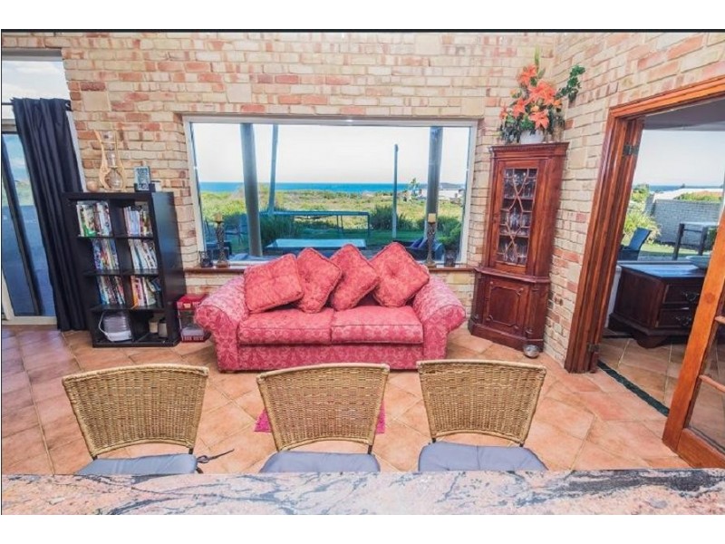 8 Chalmers Court, Mindarie WA 6030