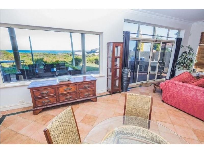 8 Chalmers Court, Mindarie WA 6030