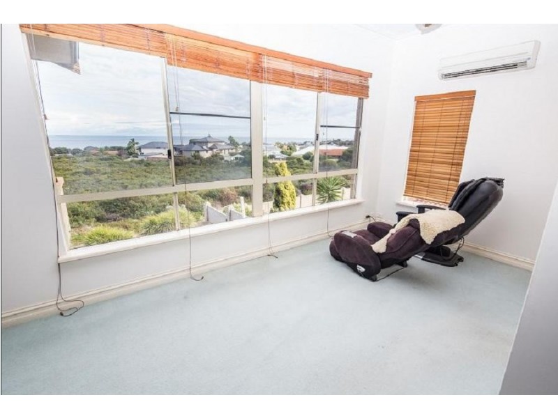 8 Chalmers Court, Mindarie WA 6030