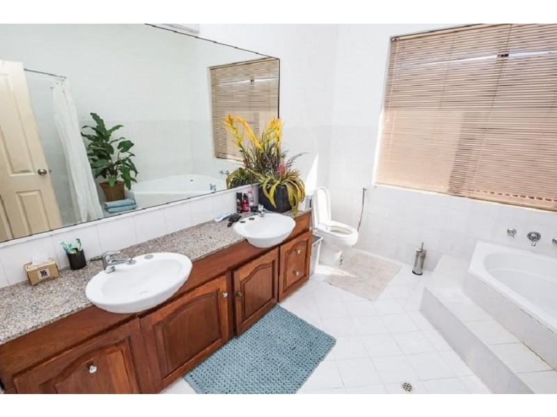 8 Chalmers Court, Mindarie WA 6030