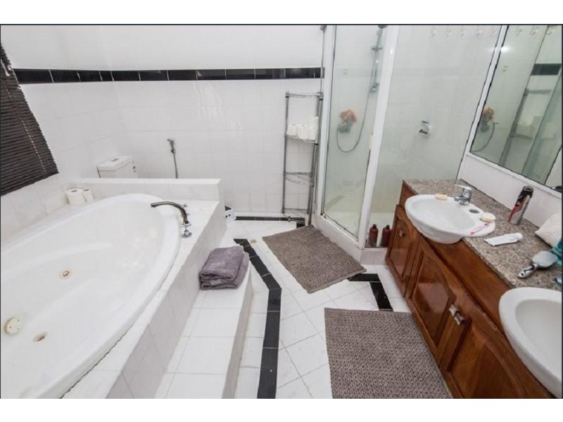 8 Chalmers Court, Mindarie WA 6030