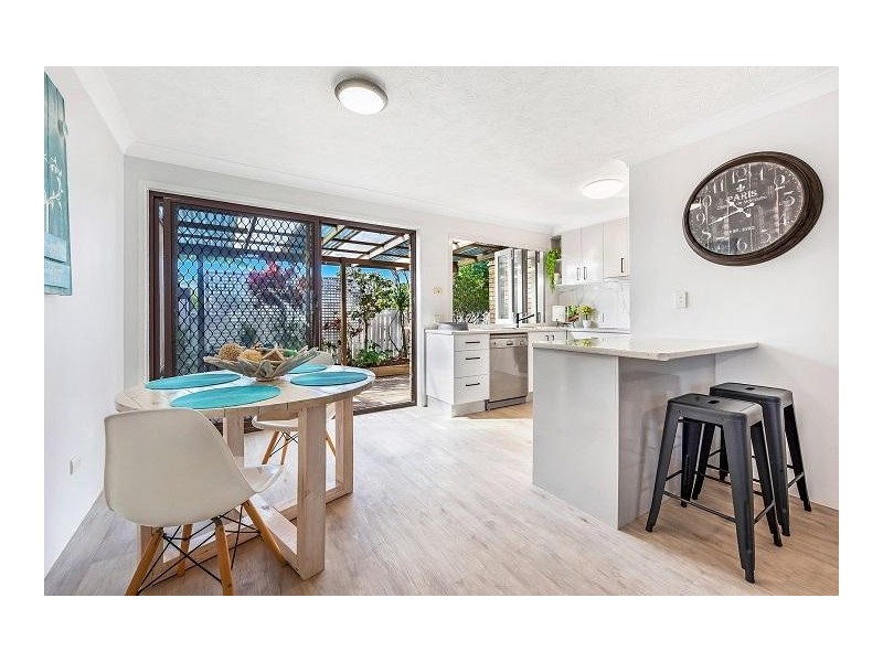 3/4 Christina Court, Mermaid Waters QLD 4218