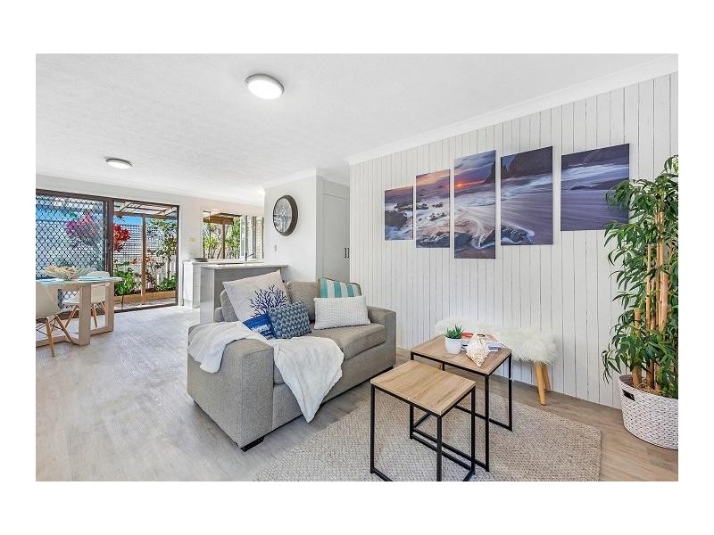 3/4 Christina Court, Mermaid Waters QLD 4218